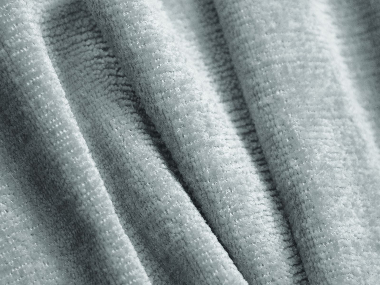 Modernes 3-Sitzer Sofa Jenny in zartem Hellblau, perfekt für gemütliche Abende und stilvolle Einrichtungsideen.