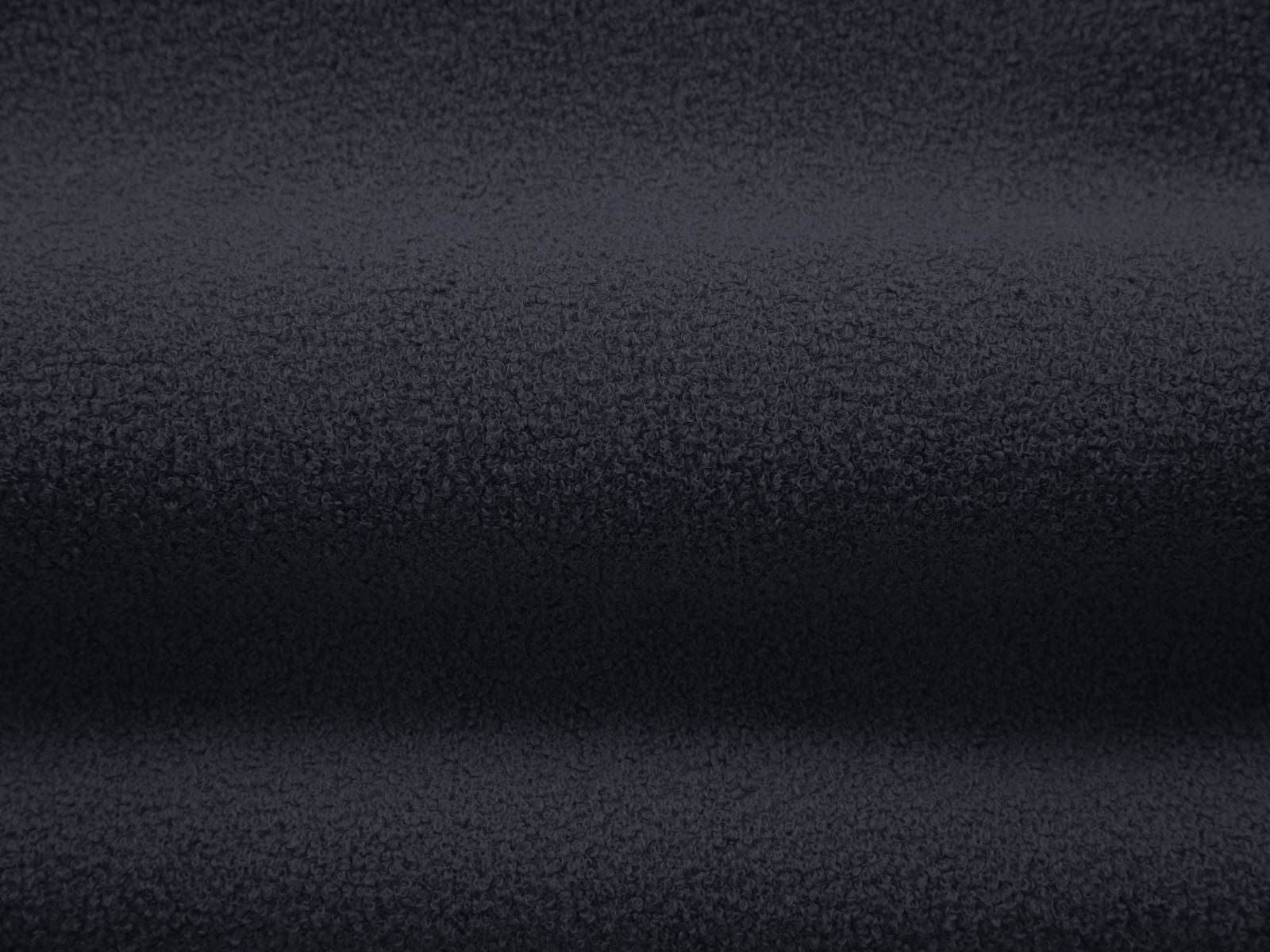 Stilvolles 3-Sitzer Sofa Jenny in tiefem Blau, vereint Komfort und zeitgemäße Ästhetik, perfekt für jedes moderne Zuhause.