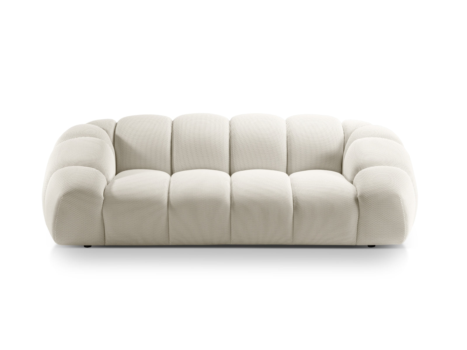Elegantes 3-Sitzer Sofa "Diana" in sanftem Beige, ideal für stilvolle Wohnräume. Hochwertige Verarbeitung und komfortable Sitzfläche von Micadoni.