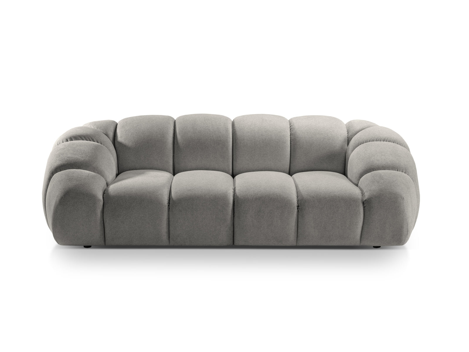 Elegantes 3-Sitzer Sofa "Diana" in sanftem Hellgrau, ideal für stilvolle Wohnräume und entspannte Abende mit Freunden und Familie.