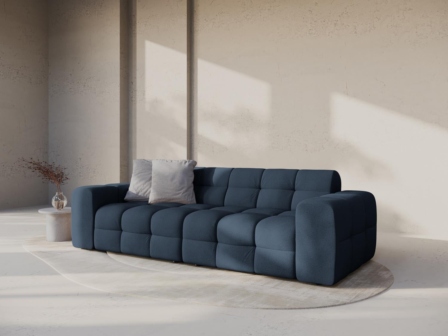 Erleben Sie das Kendal Sofa 4 Sitzer von Micadoni – ein elegantes Velours-Sofa, das zeitgemässen Komfort und stilvolles Design perfekt kombiniert.
