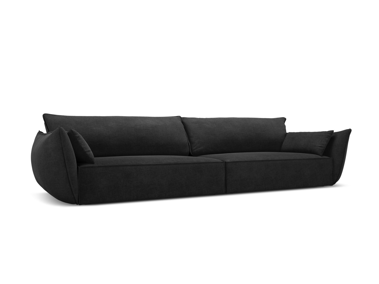 Elegantes Kaelle 4-Sitzer Sofa in stilvollem Schwarz, ideal für moderne Wohnräume, erhältlich bei KAQTU Design AG.