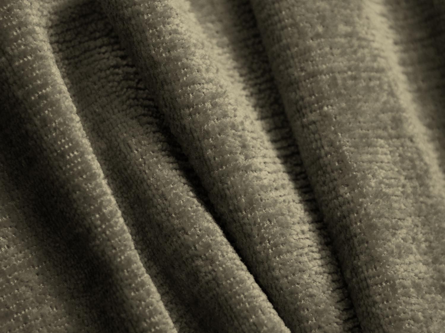 Das Jenny Sofa 4 Sitzer von Micadoni vereint modernes Design mit hohem Komfort. Ideal für gesellige Abende und entspannte Stunden.