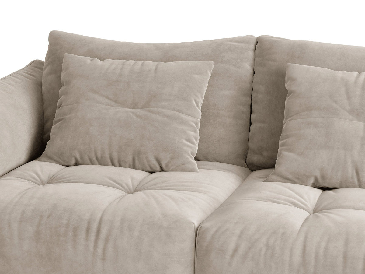 Modulares 4er Sofa Bloom von Micadoni in leichtem Beige, Bezug aus Casino-Velours, schwarze Kunststoffbeine, gepolsterte Rückenkissen.