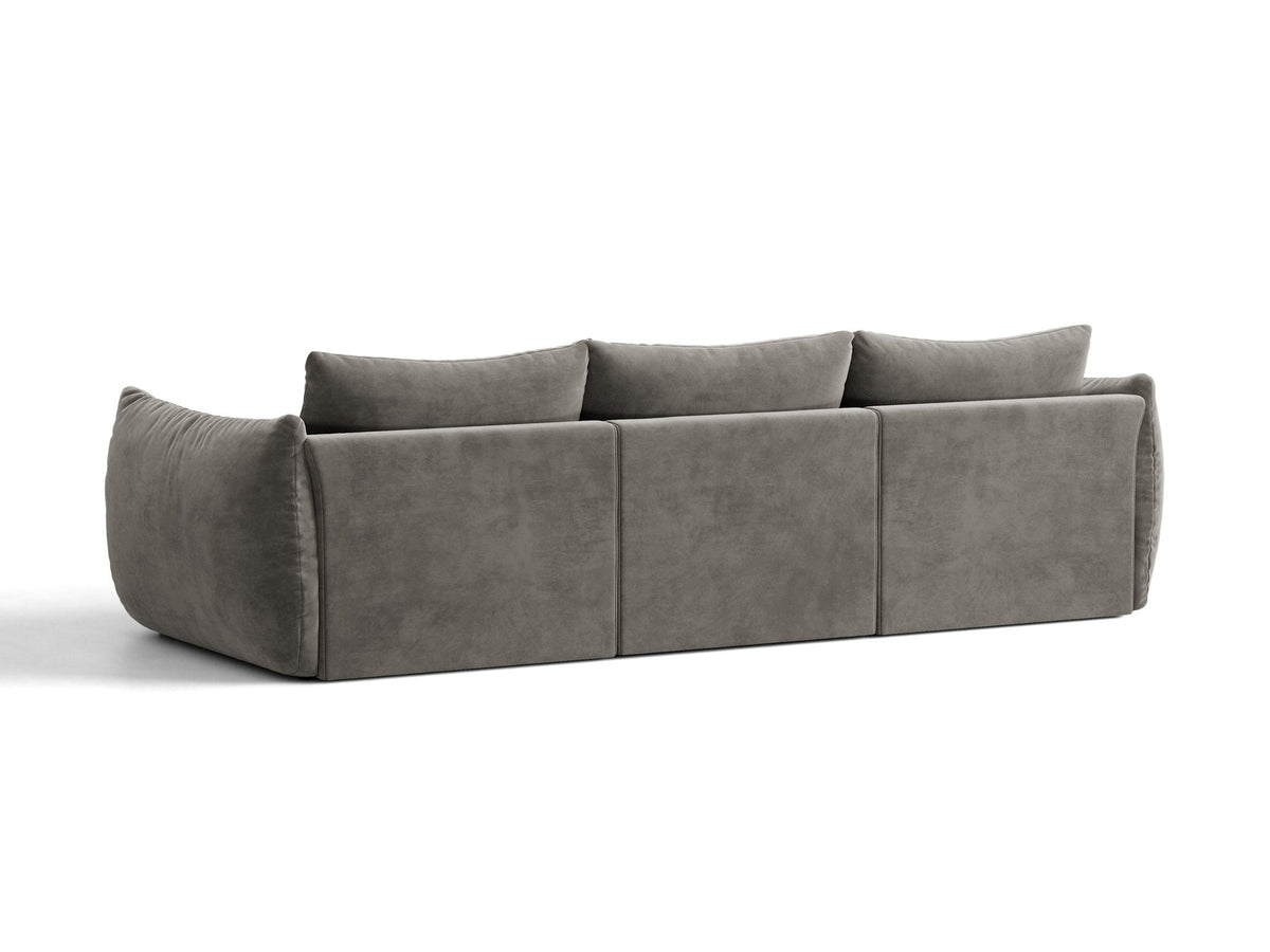 Modulares 4er Sofa Bloom von Micadoni in leichtem Beige, Bezug aus Casino-Velours, schwarze Kunststoffbeine, gepolsterte Rückenkissen.