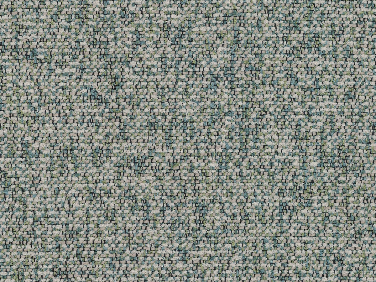 Weisses 4er Sofa Kate von Micadoni mit strukturiertem Bouclé-Stoff, schwarzen Kunststoffbeinen und breiter Sitzfläche.