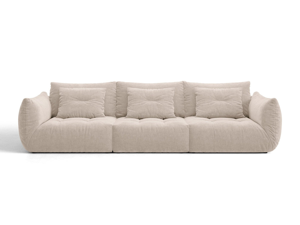 Modulares 4er Sofa Bloom von Micadoni in leichtem Beige, Bezug aus Casino-Velours, schwarze Kunststoffbeine, gepolsterte Rückenkissen.
