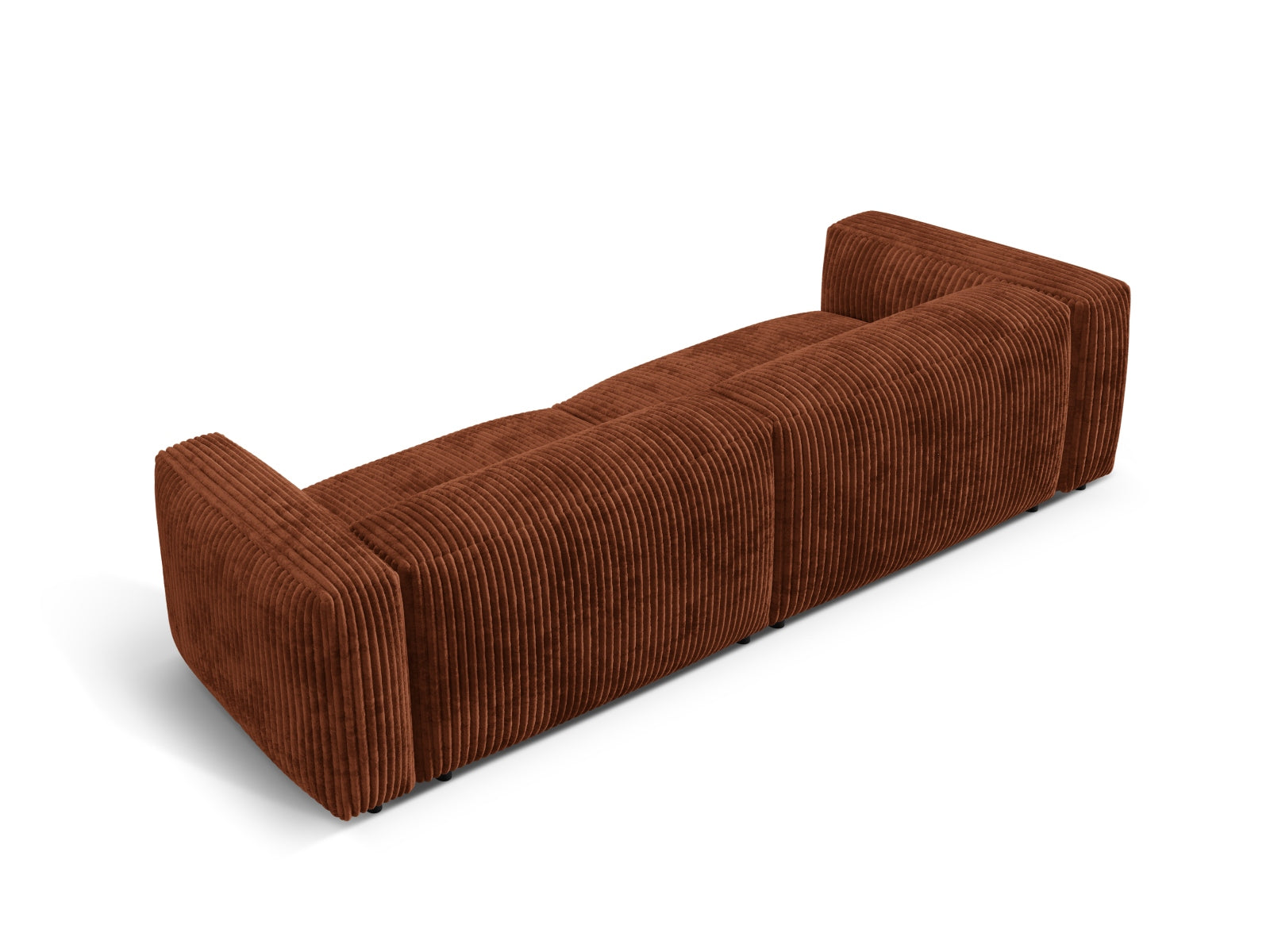 Modernes Martina 4-Sitzer Sofa in warmem Brick-Tilia, vielseitig und anpassbar, perfekt für gemütliche und stilvolle Wohnbereiche.