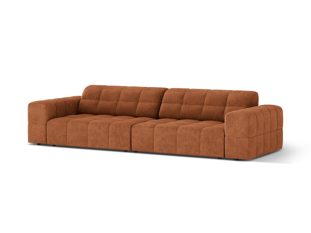 Beigefarbenes 4er Sofa Jennifer von Micadoni mit Samt-ähnlichem Bluvel-Stoff, schwarzen Kunststoffbeinen und gerader Rückenlehne.
