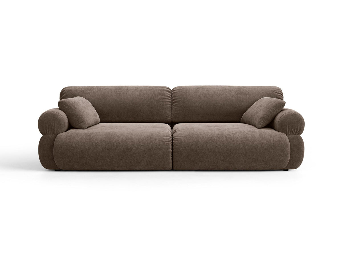 Beiges 4er Sofa Ophelia von Micadoni mit Liberty-Stoffbezug, niedriger Rückenlehne und schwarzen Kunststoffbeinen aus Polypropylen.