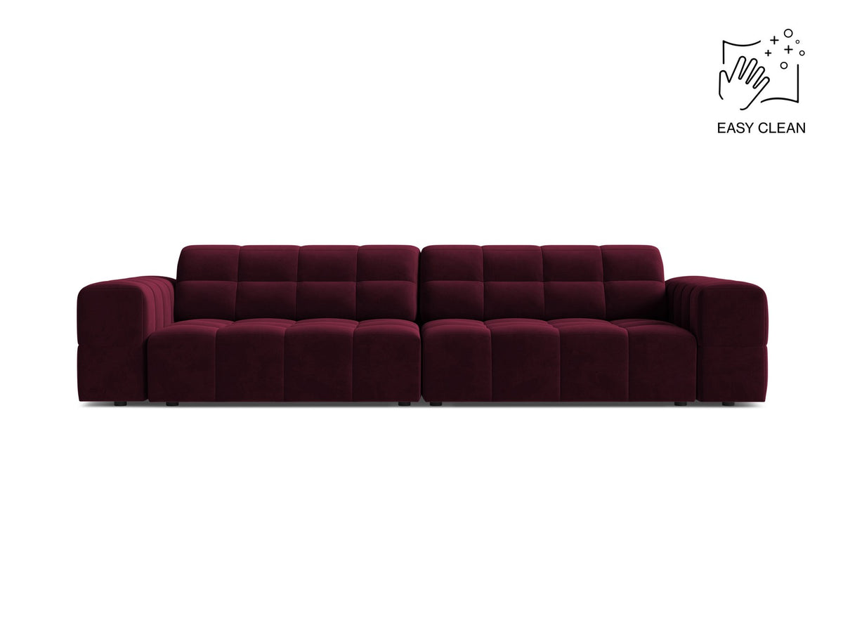 Beigefarbenes 4er Sofa Jennifer von Micadoni mit Samt-ähnlichem Bluvel-Stoff, schwarzen Kunststoffbeinen und gerader Rückenlehne.