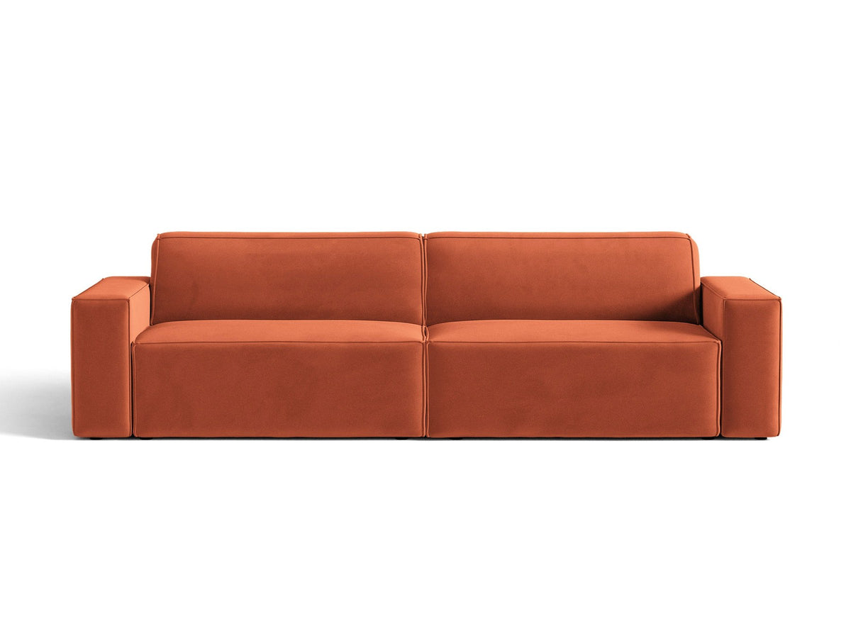 Modulares 4er Sofa Jodie von Micadoni in leichtem Beige mit Venus Samtstoff, schwarzen Kunststoffbeinen und niedriger Rückenlehne.