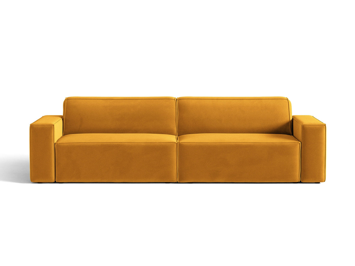 Modulares 4er Sofa Jodie von Micadoni in leichtem Beige mit Venus Samtstoff, schwarzen Kunststoffbeinen und niedriger Rückenlehne.