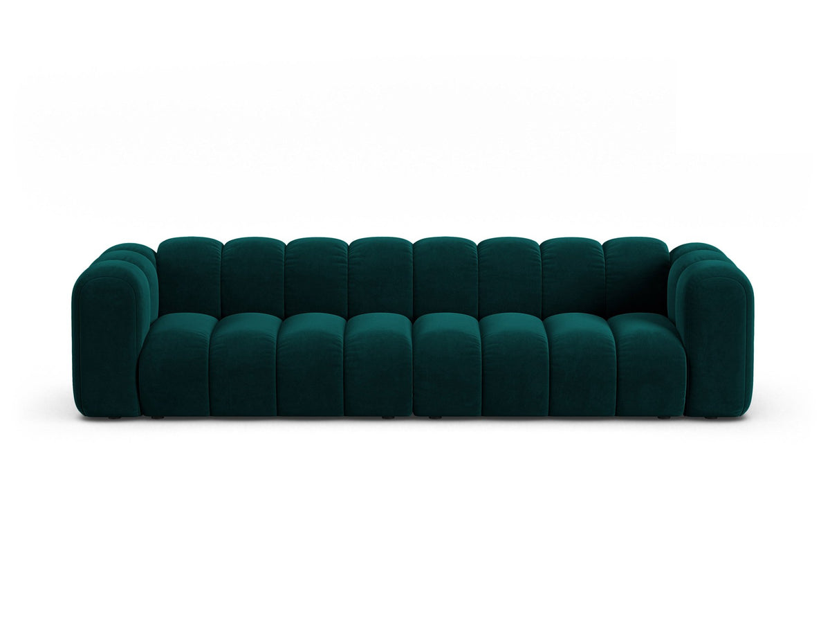Beigefarbenes 4er Sofa Lupine von Micadoni aus Venus-Samtstoff mit schwarzen Kunststoffbeinen, modulares Design für dein Wohnzimmer.