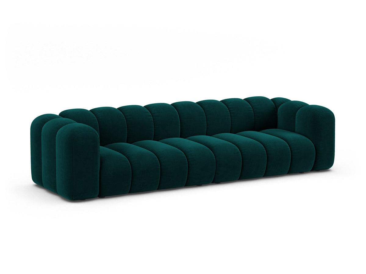 Beigefarbenes 4er Sofa Lupine von Micadoni aus Venus-Samtstoff mit schwarzen Kunststoffbeinen, modulares Design für dein Wohnzimmer.