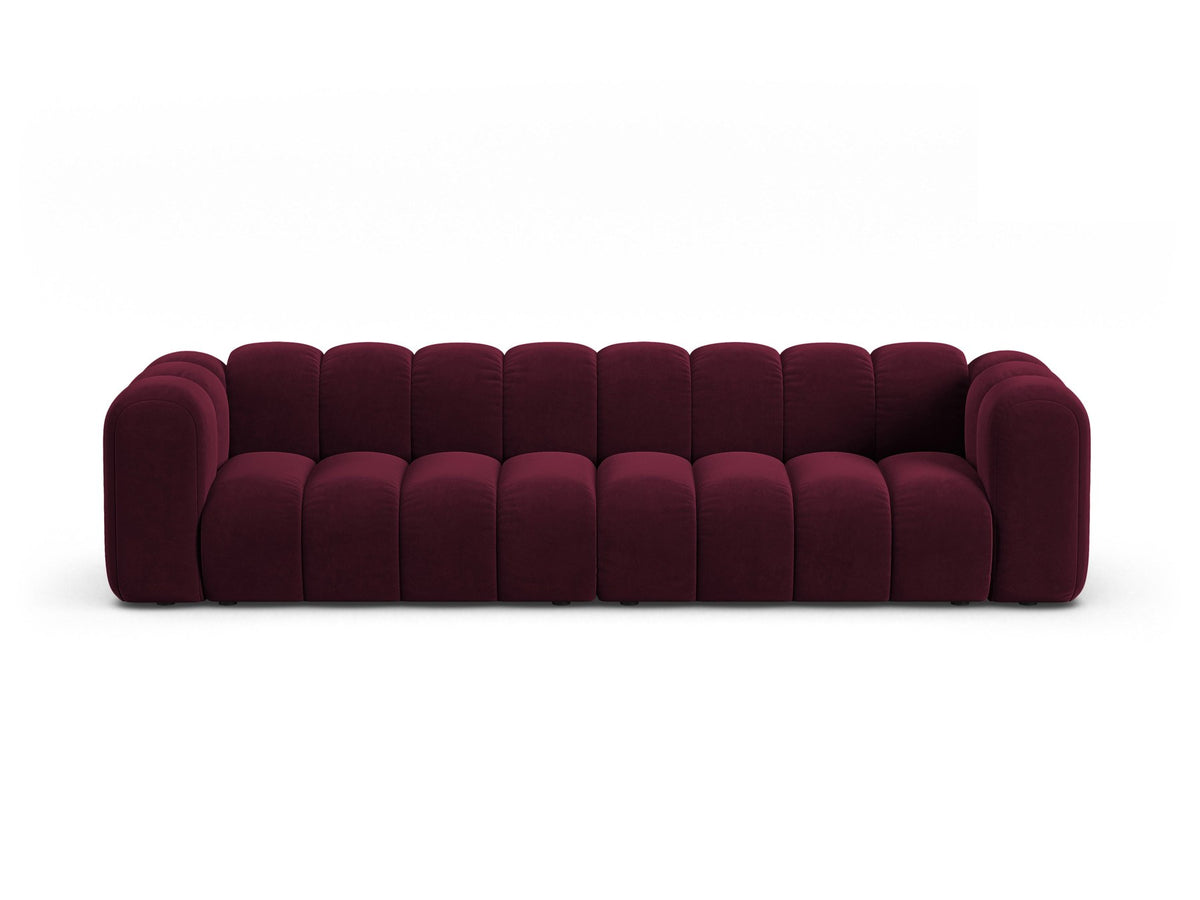 Beigefarbenes 4er Sofa Lupine von Micadoni aus Venus-Samtstoff mit schwarzen Kunststoffbeinen, modulares Design für dein Wohnzimmer.