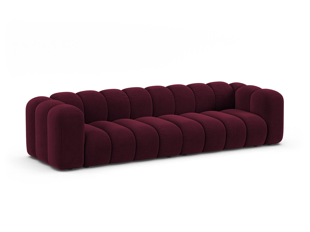 Beigefarbenes 4er Sofa Lupine von Micadoni aus Venus-Samtstoff mit schwarzen Kunststoffbeinen, modulares Design für dein Wohnzimmer.
