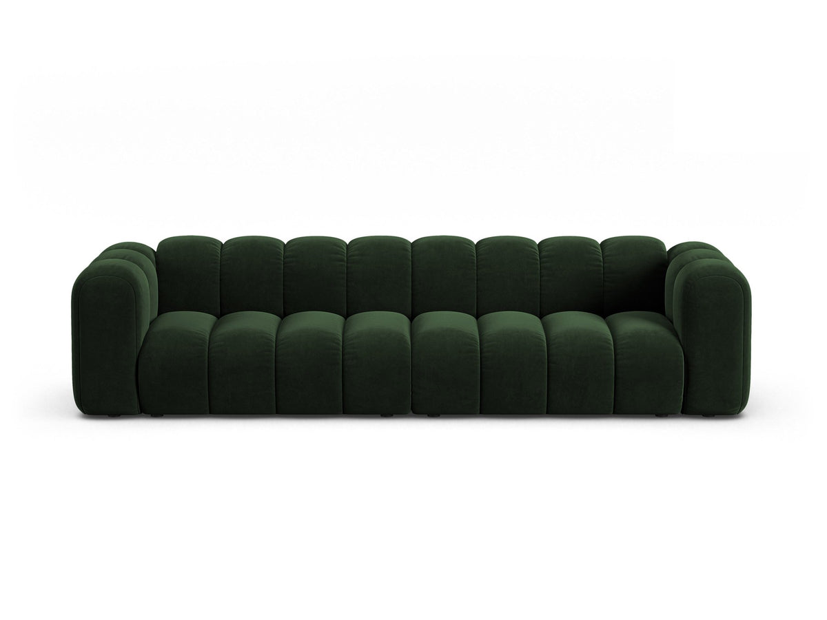 Beigefarbenes 4er Sofa Lupine von Micadoni aus Venus-Samtstoff mit schwarzen Kunststoffbeinen, modulares Design für dein Wohnzimmer.