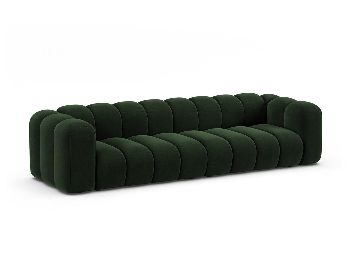 Beigefarbenes 4er Sofa Lupine von Micadoni aus Venus-Samtstoff mit schwarzen Kunststoffbeinen, modulares Design für dein Wohnzimmer.