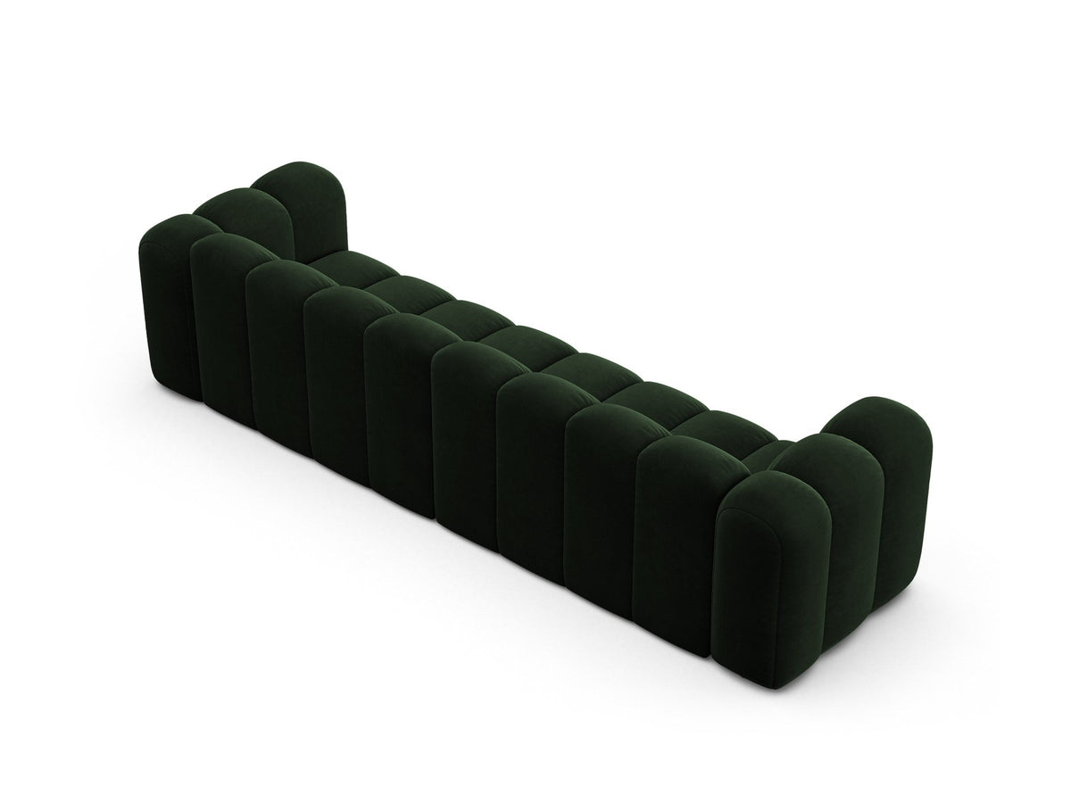Beigefarbenes 4er Sofa Lupine von Micadoni aus Venus-Samtstoff mit schwarzen Kunststoffbeinen, modulares Design für dein Wohnzimmer.