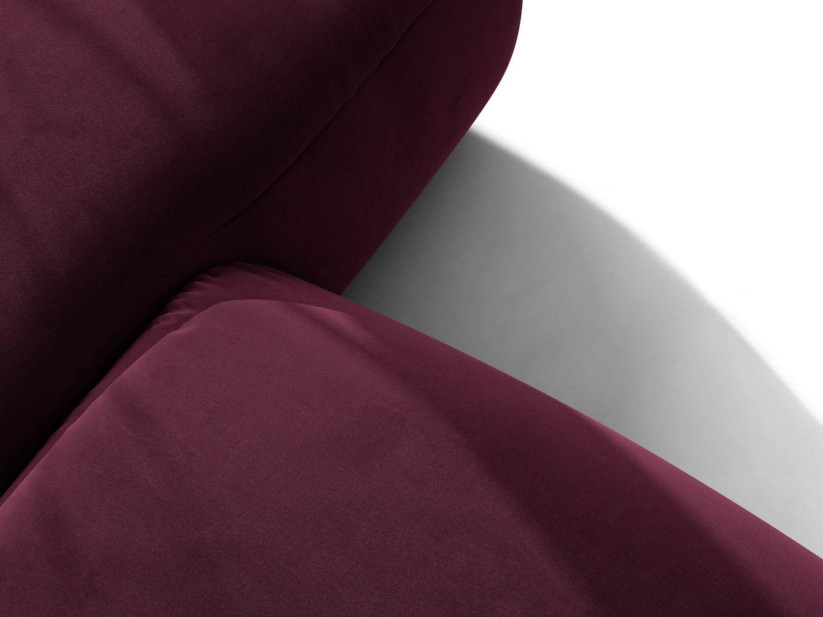 Beiges 4er Sofa Ophelia von Micadoni mit Liberty-Stoffbezug, niedriger Rückenlehne und schwarzen Kunststoffbeinen aus Polypropylen.