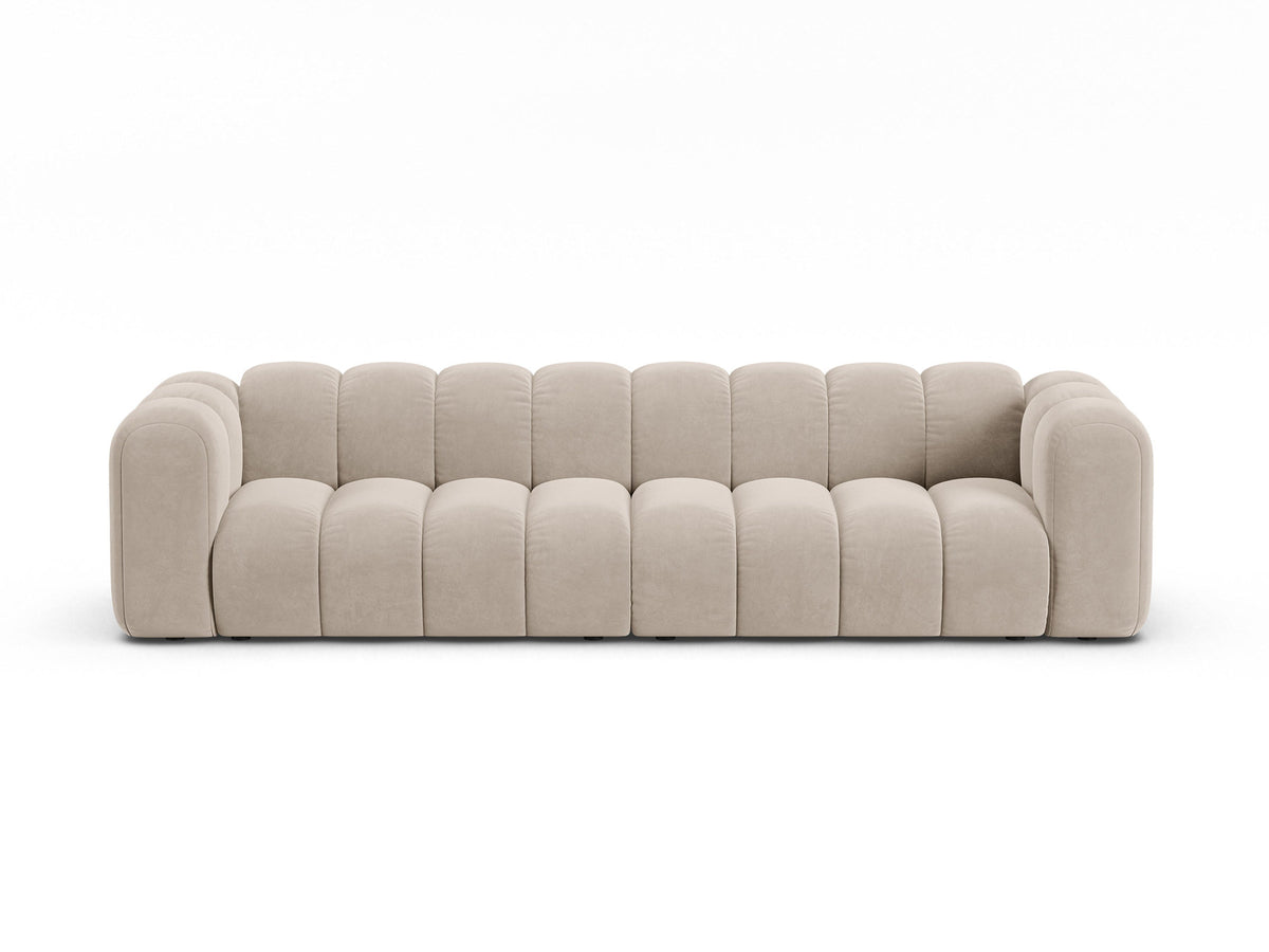 Lupine Velour modulares Sofa 4 Sitzer in Beige-Salvador präsentiert im Onlineshop von KAQTU Design AG. 4er Sofa ist von Micadoni