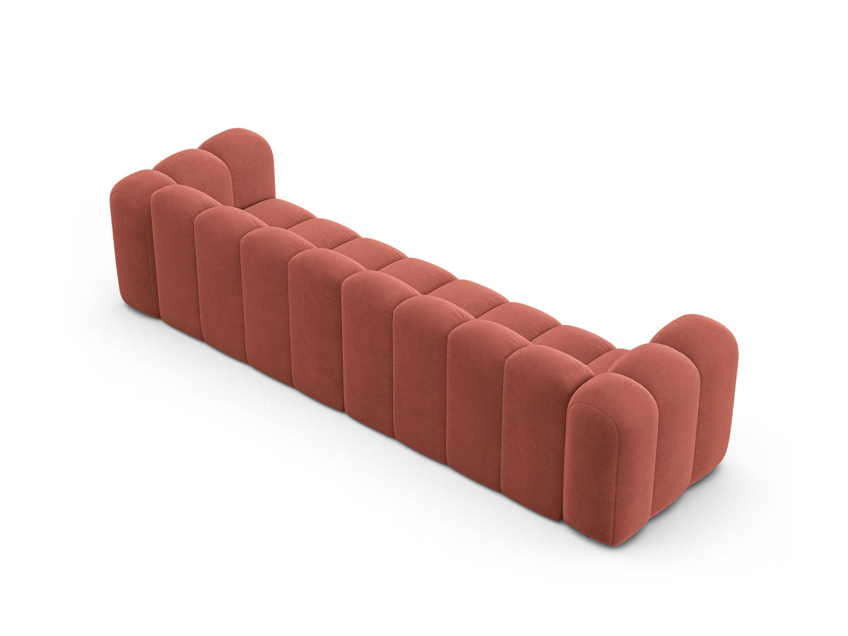 Lupine Velour modulares Sofa 4 Sitzer in Coral-Salvador präsentiert im Onlineshop von KAQTU Design AG. 4er Sofa ist von Micadoni