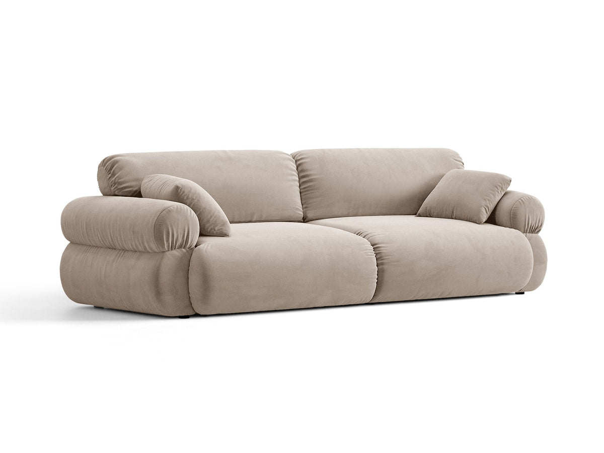 Beiges 4er Sofa Ophelia von Micadoni mit Liberty-Stoffbezug, niedriger Rückenlehne und schwarzen Kunststoffbeinen aus Polypropylen.