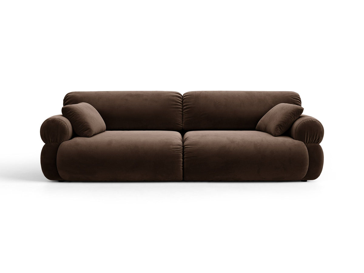 Beiges 4er Sofa Ophelia von Micadoni mit Liberty-Stoffbezug, niedriger Rückenlehne und schwarzen Kunststoffbeinen aus Polypropylen.