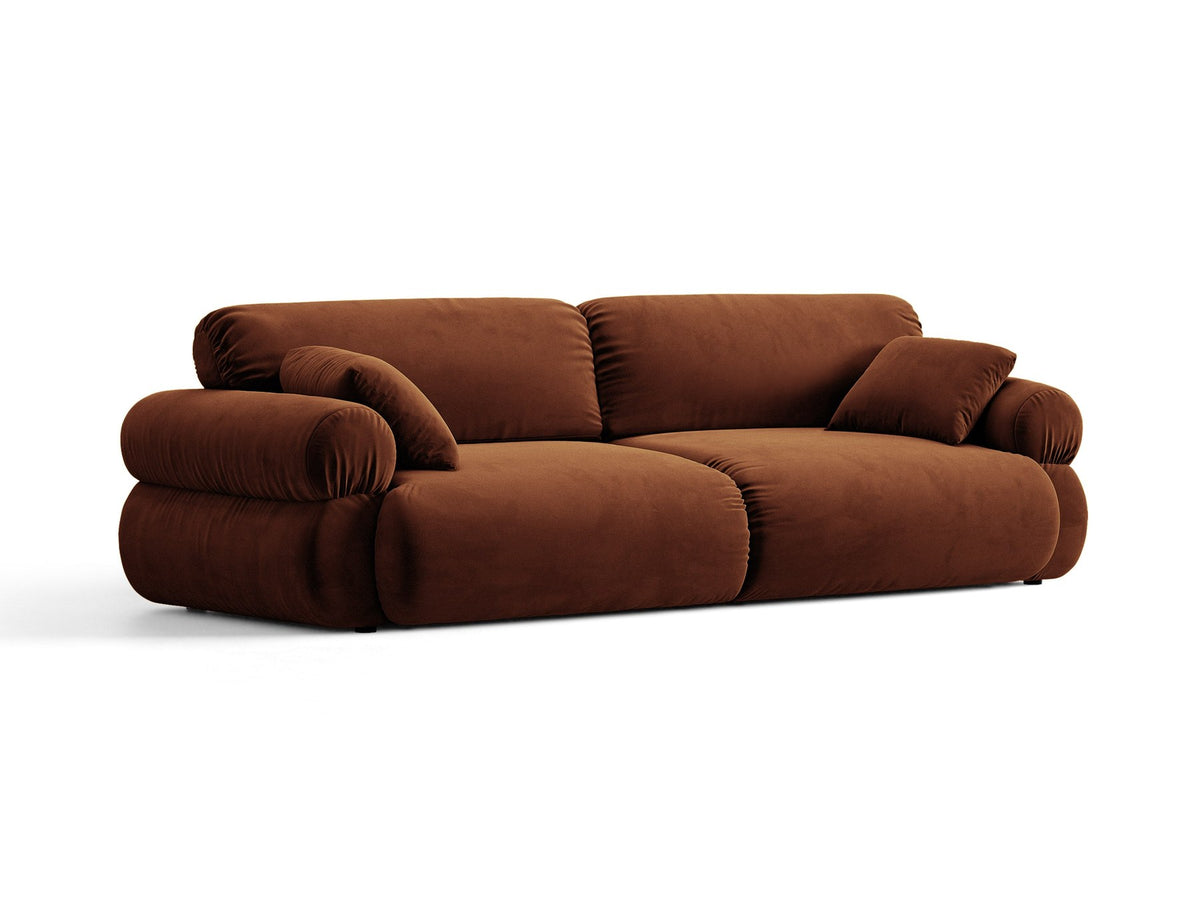 Beiges 4er Sofa Ophelia von Micadoni mit Liberty-Stoffbezug, niedriger Rückenlehne und schwarzen Kunststoffbeinen aus Polypropylen.