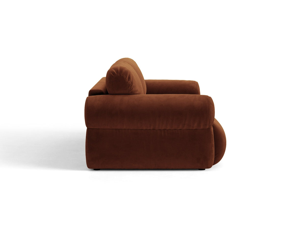 Beiges 4er Sofa Ophelia von Micadoni mit Liberty-Stoffbezug, niedriger Rückenlehne und schwarzen Kunststoffbeinen aus Polypropylen.