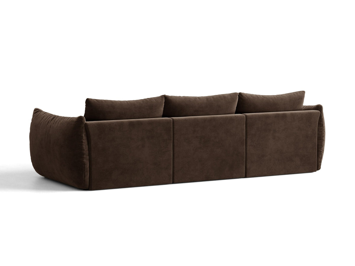 Modulares 4er Sofa Bloom von Micadoni in leichtem Beige, Bezug aus Casino-Velours, schwarze Kunststoffbeine, gepolsterte Rückenkissen.