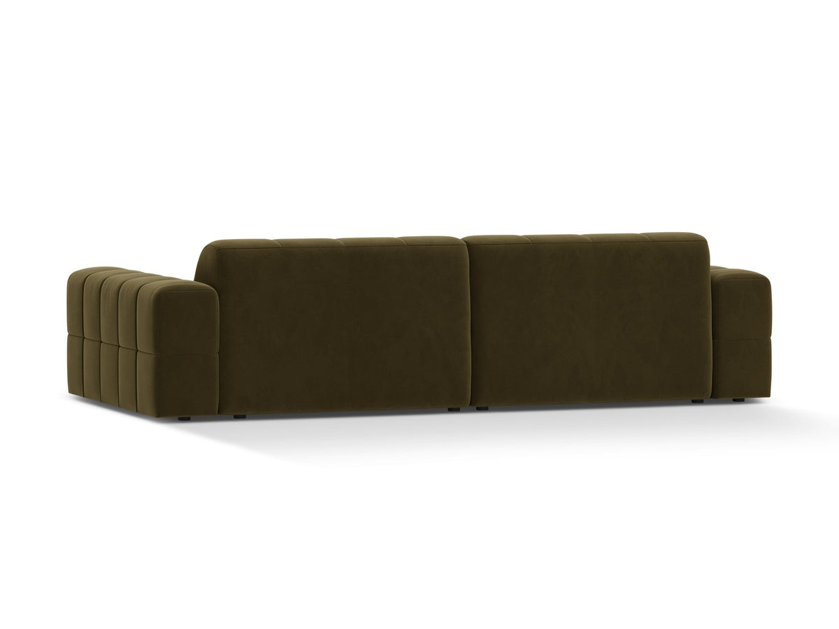 Beigefarbenes 4er Sofa Jennifer von Micadoni mit Samt-ähnlichem Bluvel-Stoff, schwarzen Kunststoffbeinen und gerader Rückenlehne.