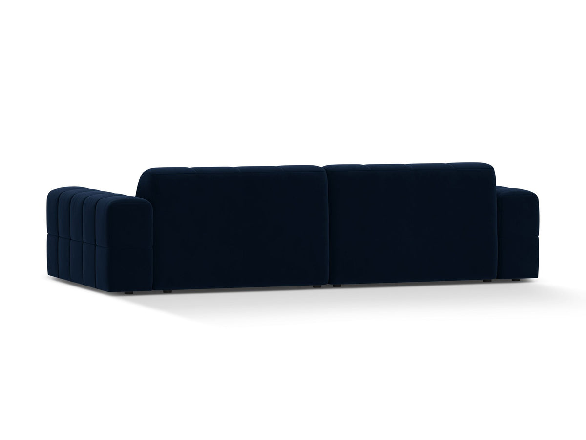 Beigefarbenes 4er Sofa Jennifer von Micadoni mit Samt-ähnlichem Bluvel-Stoff, schwarzen Kunststoffbeinen und gerader Rückenlehne.