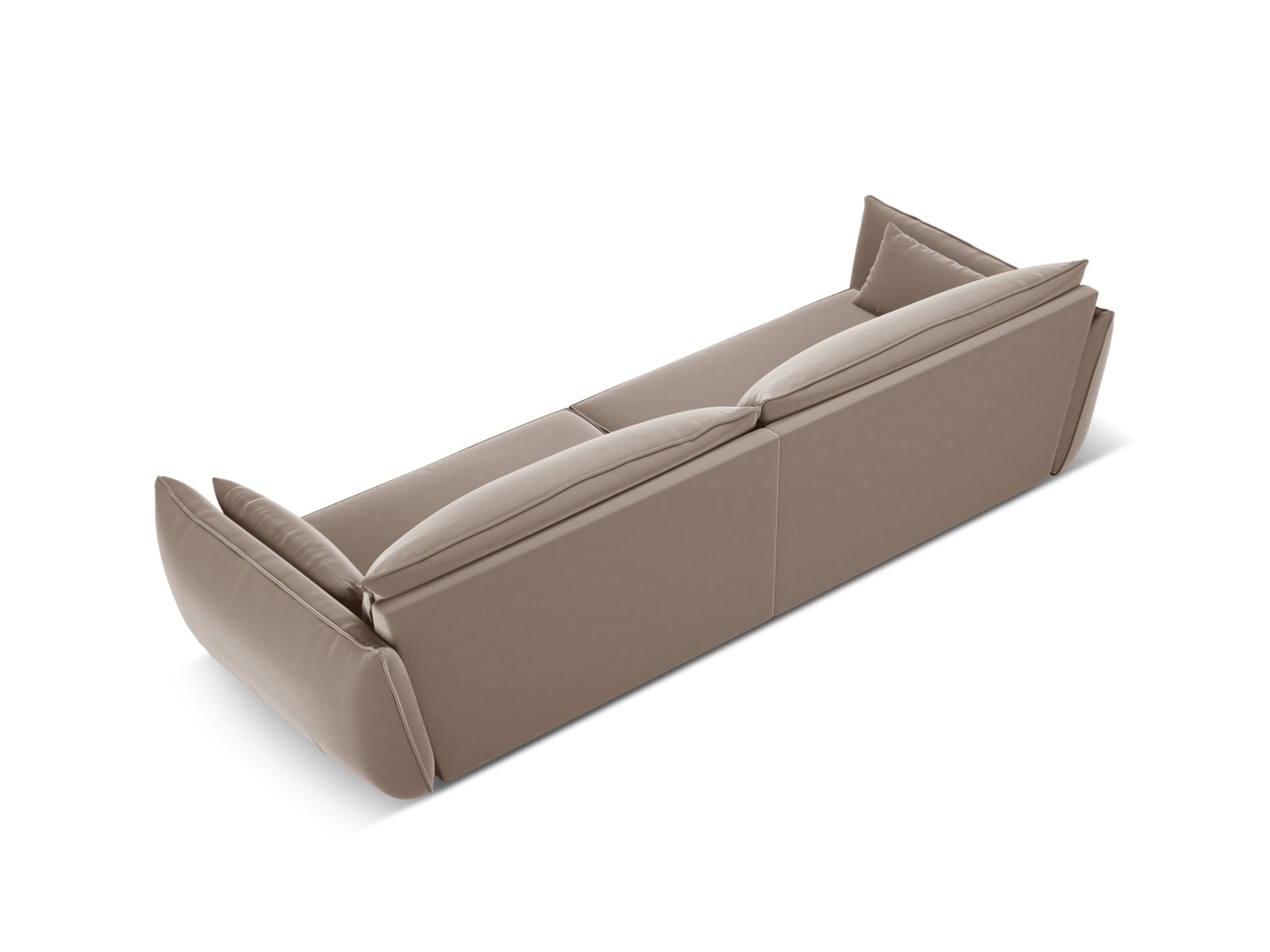 Modernes 4-Sitzer Sofa Kaelle in edlem Cappuccino-Bluvel, perfekt für stilvolle Wohnzimmer und gemütliche Abende.