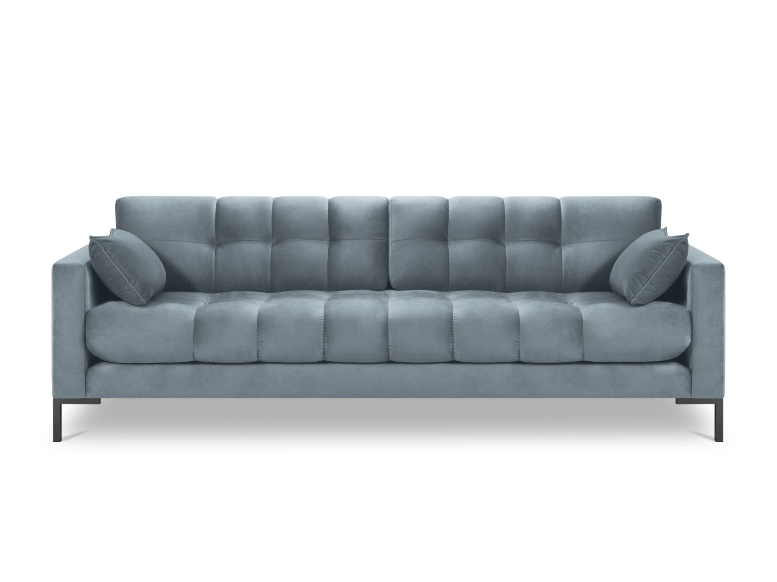 Stilvolles 4-Sitzer Sofa Mamaia aus Velours in sanften Blautönen, perfekt für moderne Wohnzimmer und gemütliche Abende.