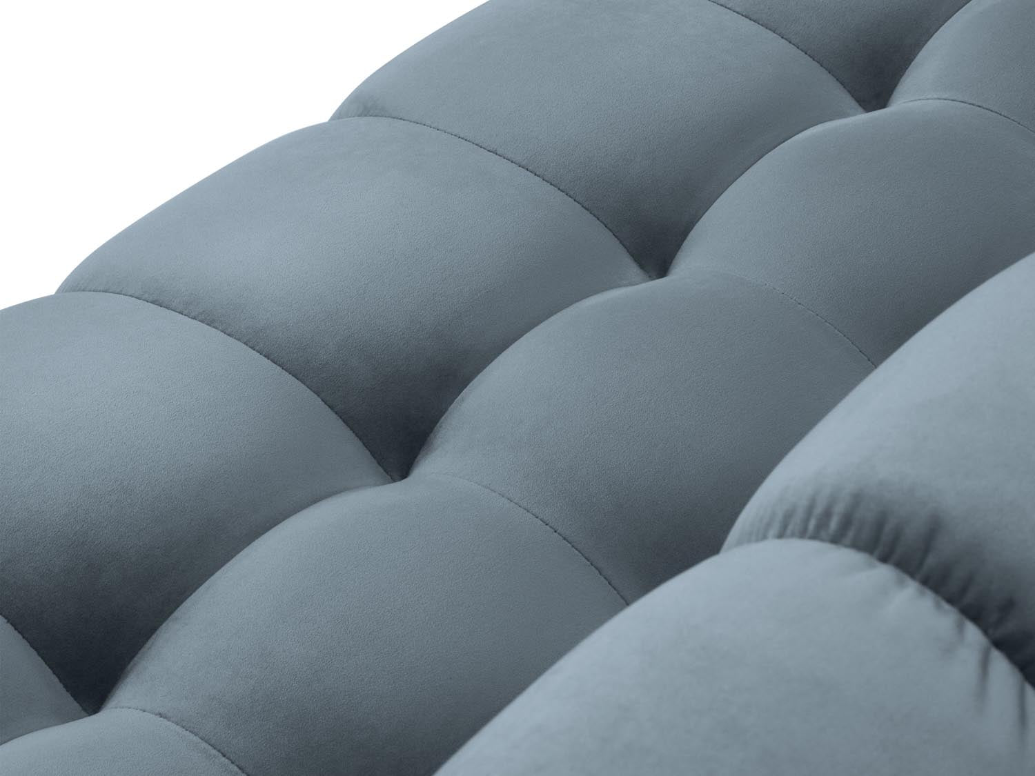 Stilvolles 4-Sitzer Sofa Mamaia in hochwertigem Velours, perfekt für gemütliche Abende und modernes Wohndesign.