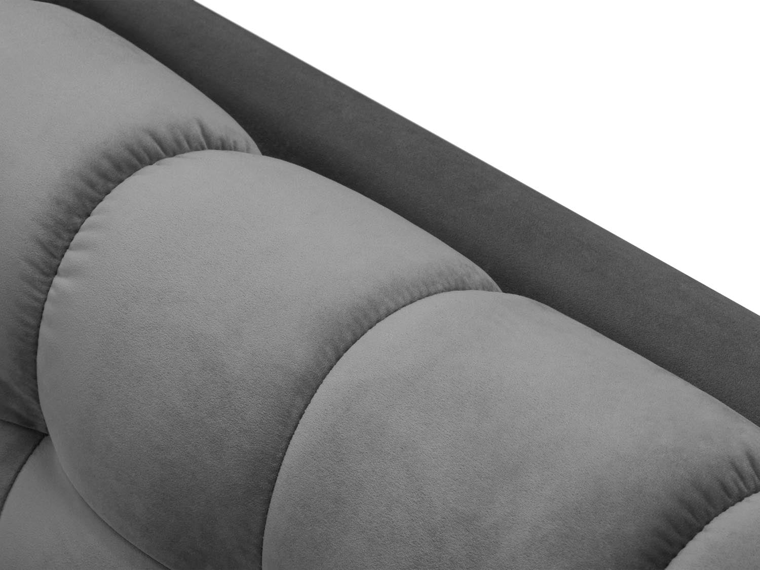 Elegantes 4-Sitzer Sofa Mamaia in grauem Velours mit schwarzem Bluvel, ideal für gemütliche Abende und zeitgemäße Einrichtung.