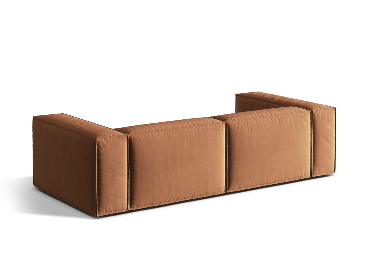 Nuria Velour Sofa 4 Sitzer in Honey-Paris präsentiert im Onlineshop von KAQTU Design AG. 4er Sofa ist von Micadoni