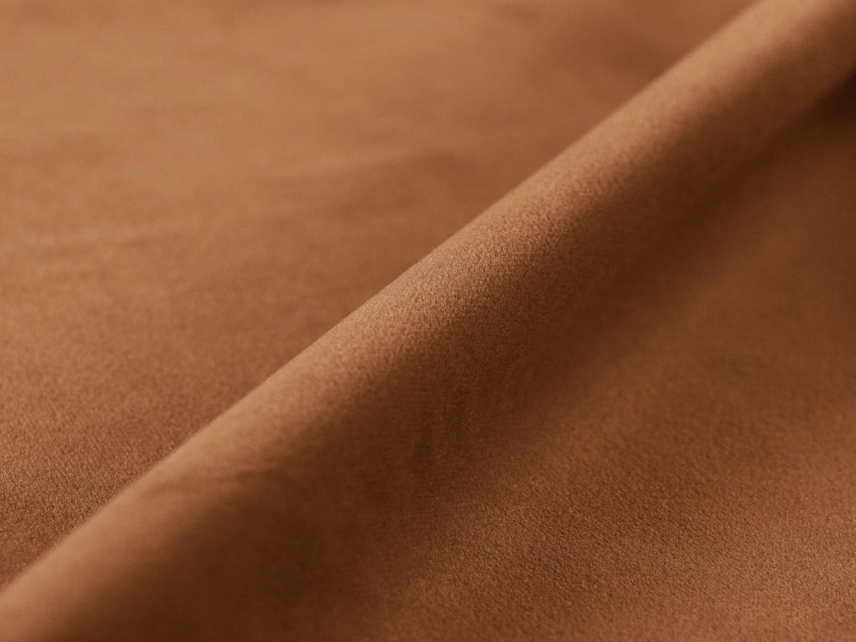 Nuria Velour Sofa 4 Sitzer in Honey-Paris präsentiert im Onlineshop von KAQTU Design AG. 4er Sofa ist von Micadoni