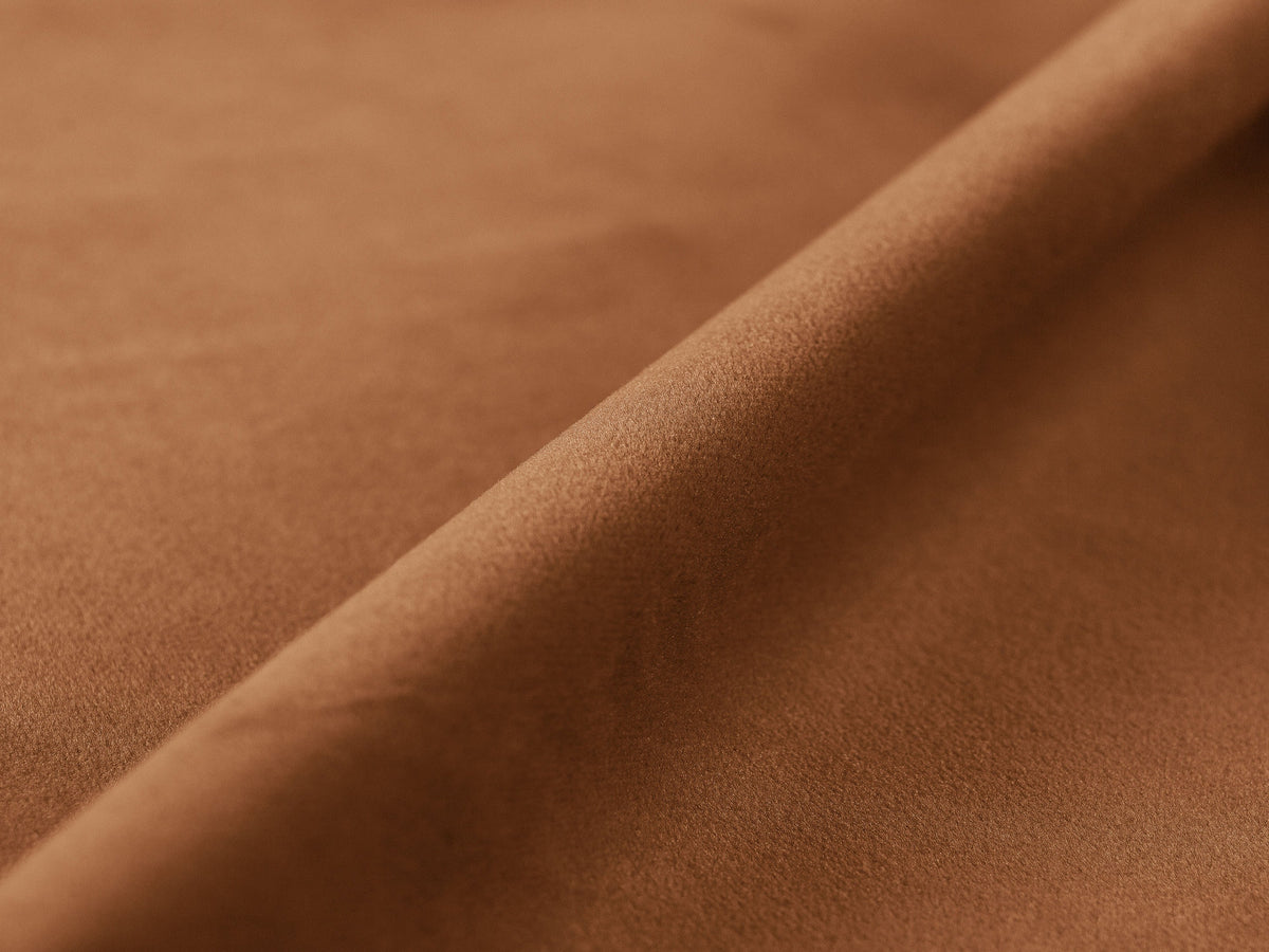 Nuria Velour Sofa 5 Sitzer in Honey-Paris präsentiert im Onlineshop von KAQTU Design AG. 5er Sofa ist von Micadoni
