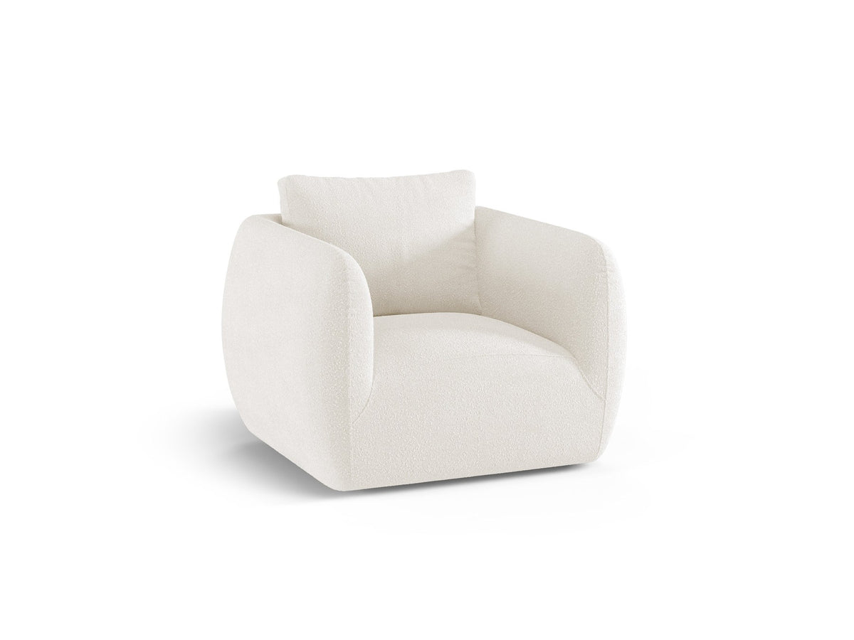 Weisser Armsessel Iga von Micadoni mit rundem Bouclé-Bezug, silbernen Metallbeinen und gepolsterter Rückenlehne, Studioaufnahme freigestellt.