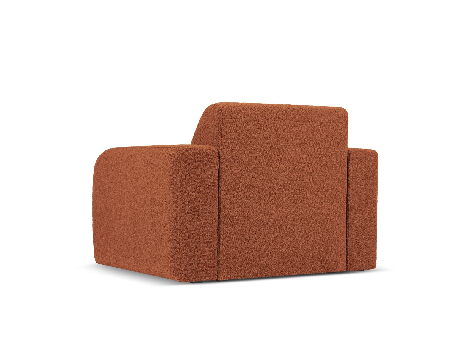 Stilvoller Sessel Molino Boucle in warmem Terracotta, perfekt für gemütliche Ecken und modernes Wohnen. Hochwertige Materialien und ansprechendes Design.