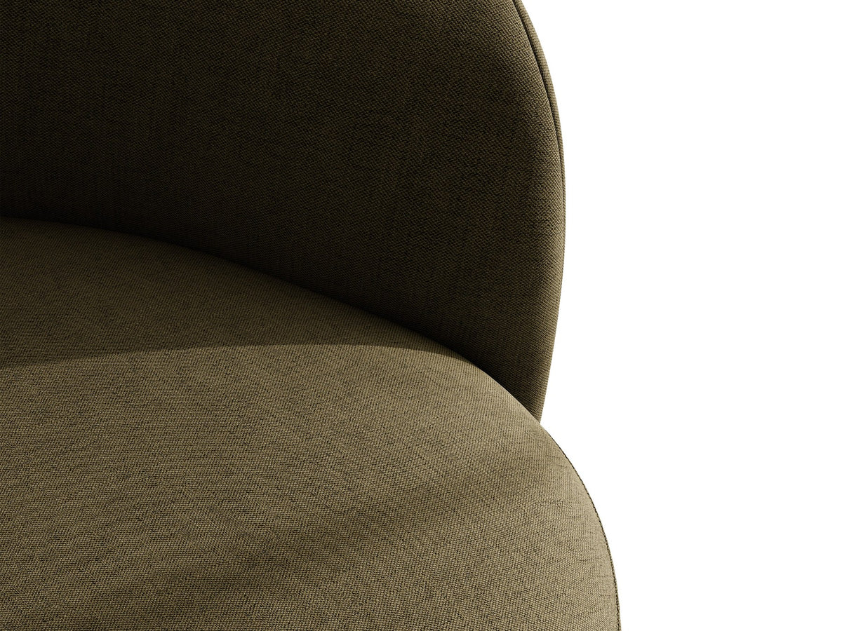 Drehbarer Sessel Letizia in leichtem Beige mit Chenille-Stoffbezug, gepolsterter Sitzfläche und niedrigen, stoffbezogenen Beinen.