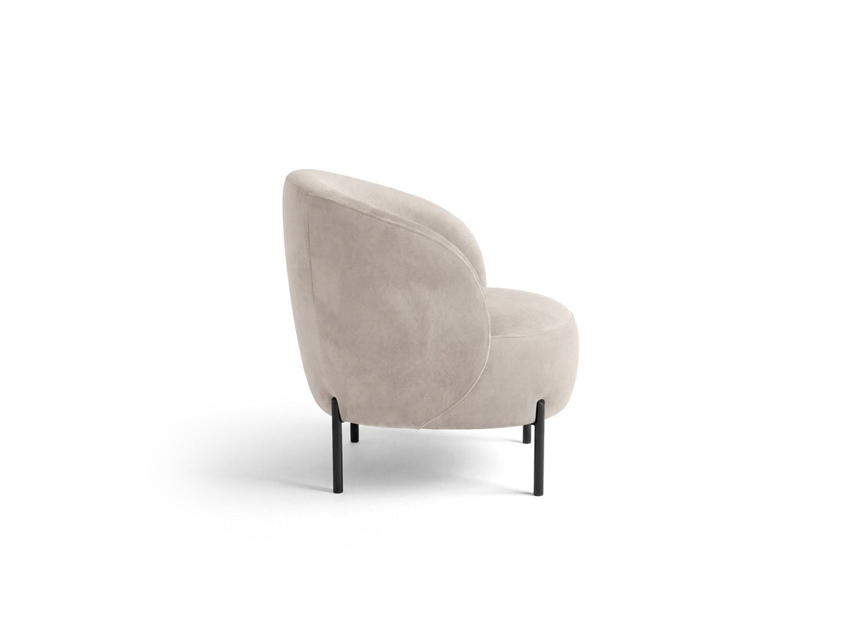 Terrakottafarbener Amalta Armsessel von Micadoni mit Stoffbezug aus der Kollektion Salvador und Beinen aus Stahl, kompakte Sitzform.
