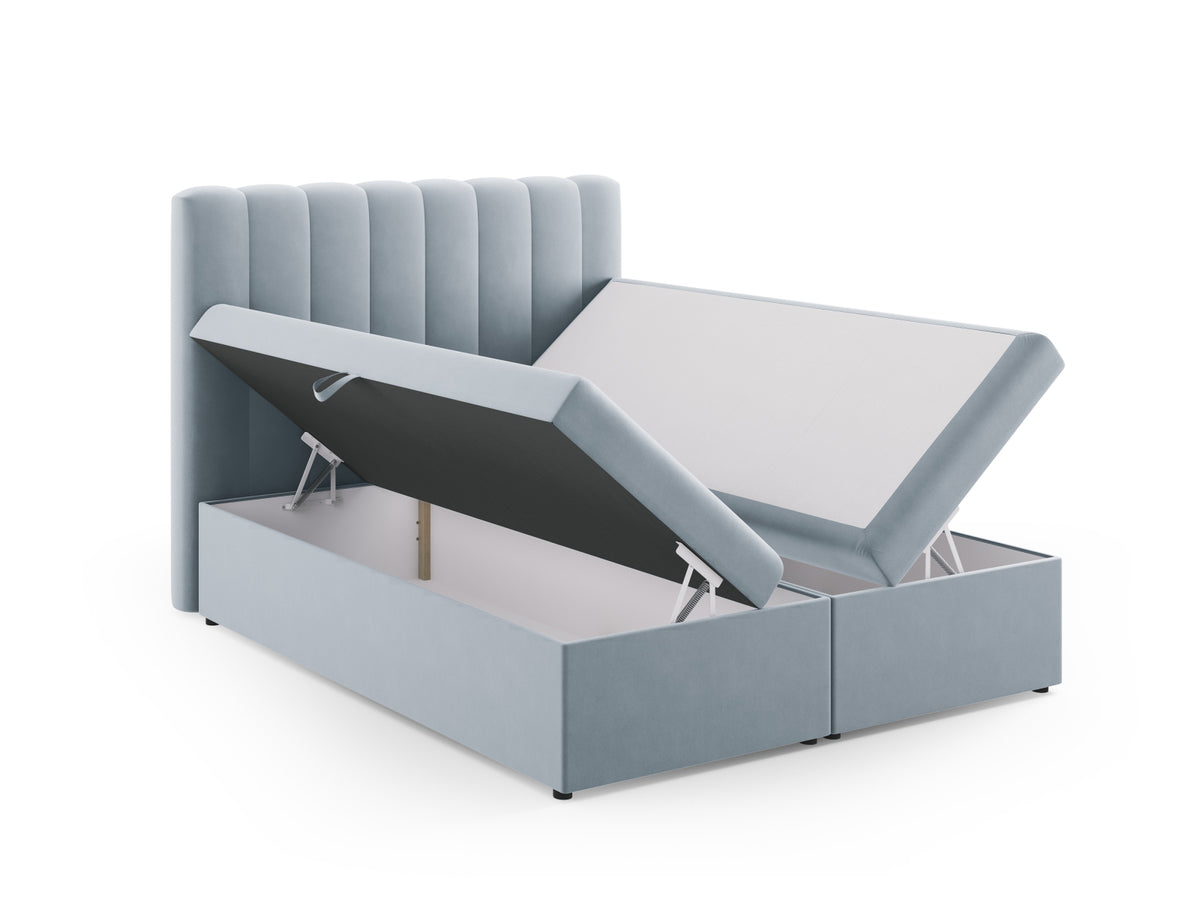 Kelp Boxspringbett Set 160cm: Headboard + Box Springs/Matratze + Matratze Topper in Light Blue-Bluvel präsentiert im Onlineshop von KAQTU Design AG. Bett ist von Micadoni