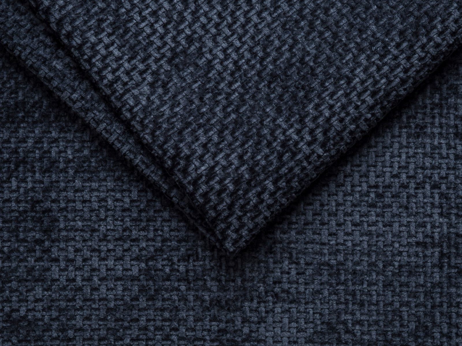 Stilvolles Bettgestell Whale in tiefem Navy Blue von Micadoni, perfekt für ein modernes und elegantes Schlafzimmerambiente.