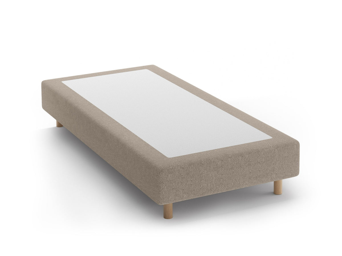 Bettgestell Whale von Micadoni in leichtem Beige, Chenille-Stoff mit 3D-Struktur, Beine aus natürlichem Buchenholz, kopfteillose Form.