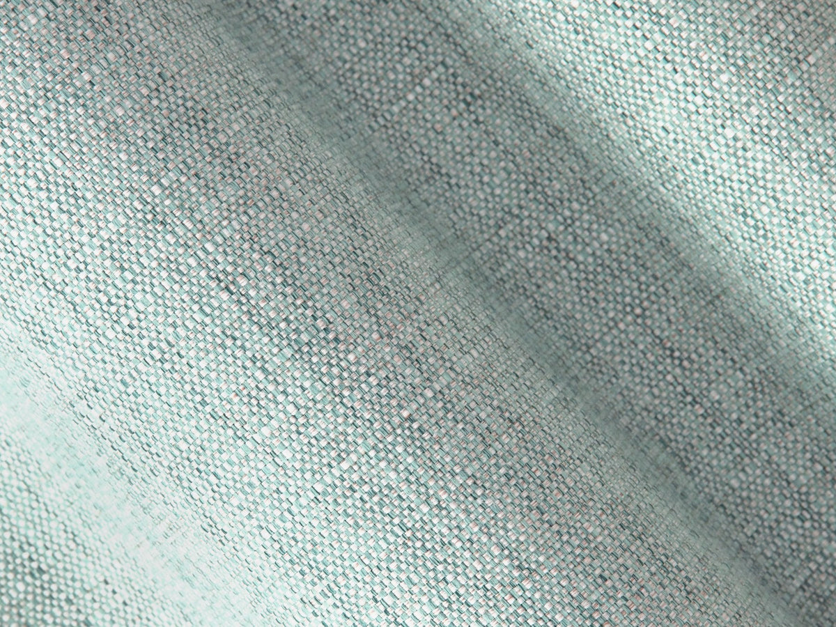 Bettgestell Whale von Micadoni in leichtem Beige, Chenille-Stoff mit 3D-Struktur, Beine aus natürlichem Buchenholz, kopfteillose Form.