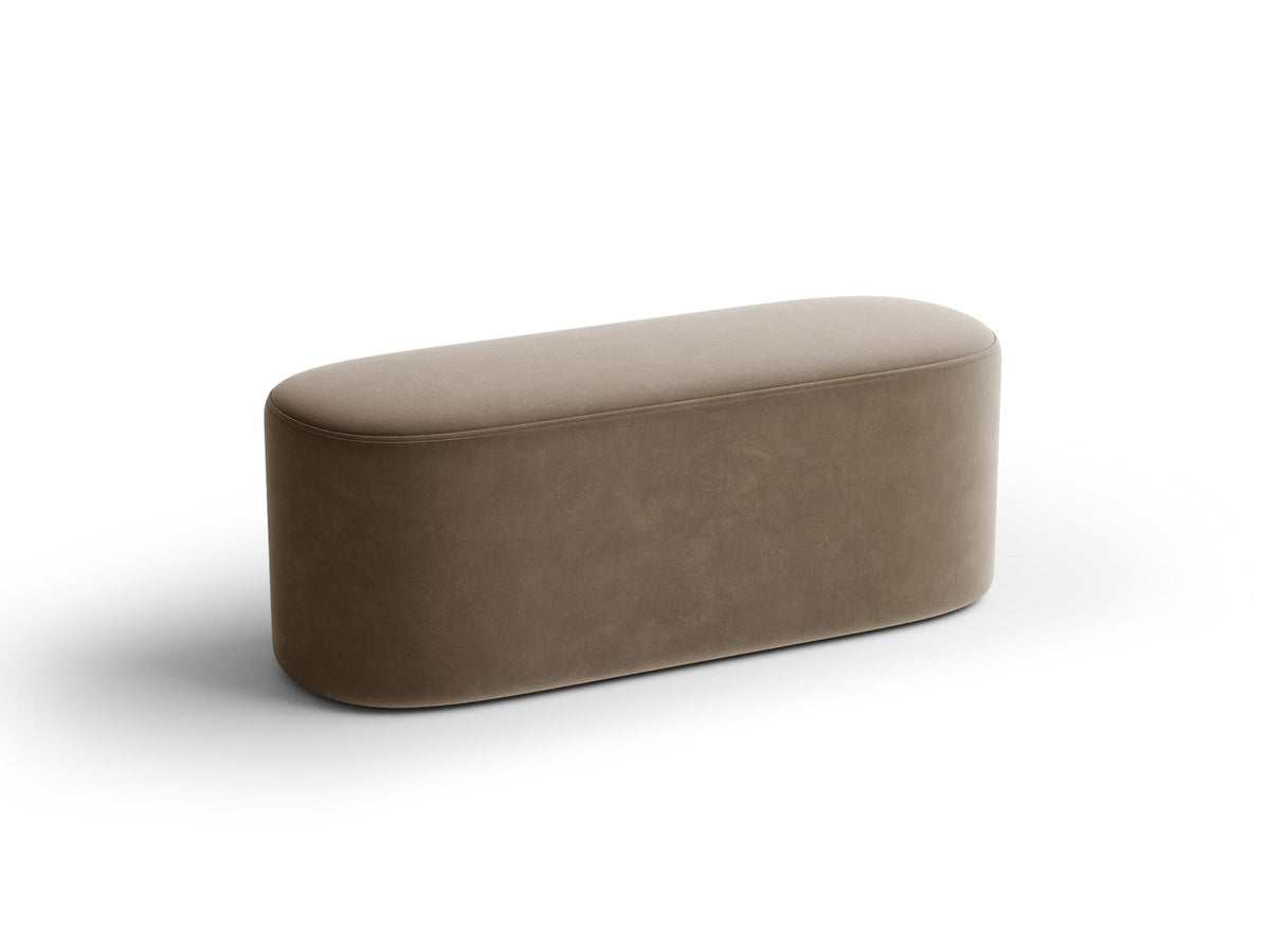 Weisse Sitzbank Dia von Micadoni mit gepolstertem Bouclé-Bezug, schwarzen Kunststoffbeinen und kompaktem, rechteckigem Design.